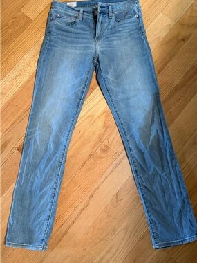 GAP Women's Straight Leg Jeans in Light Blue Wash